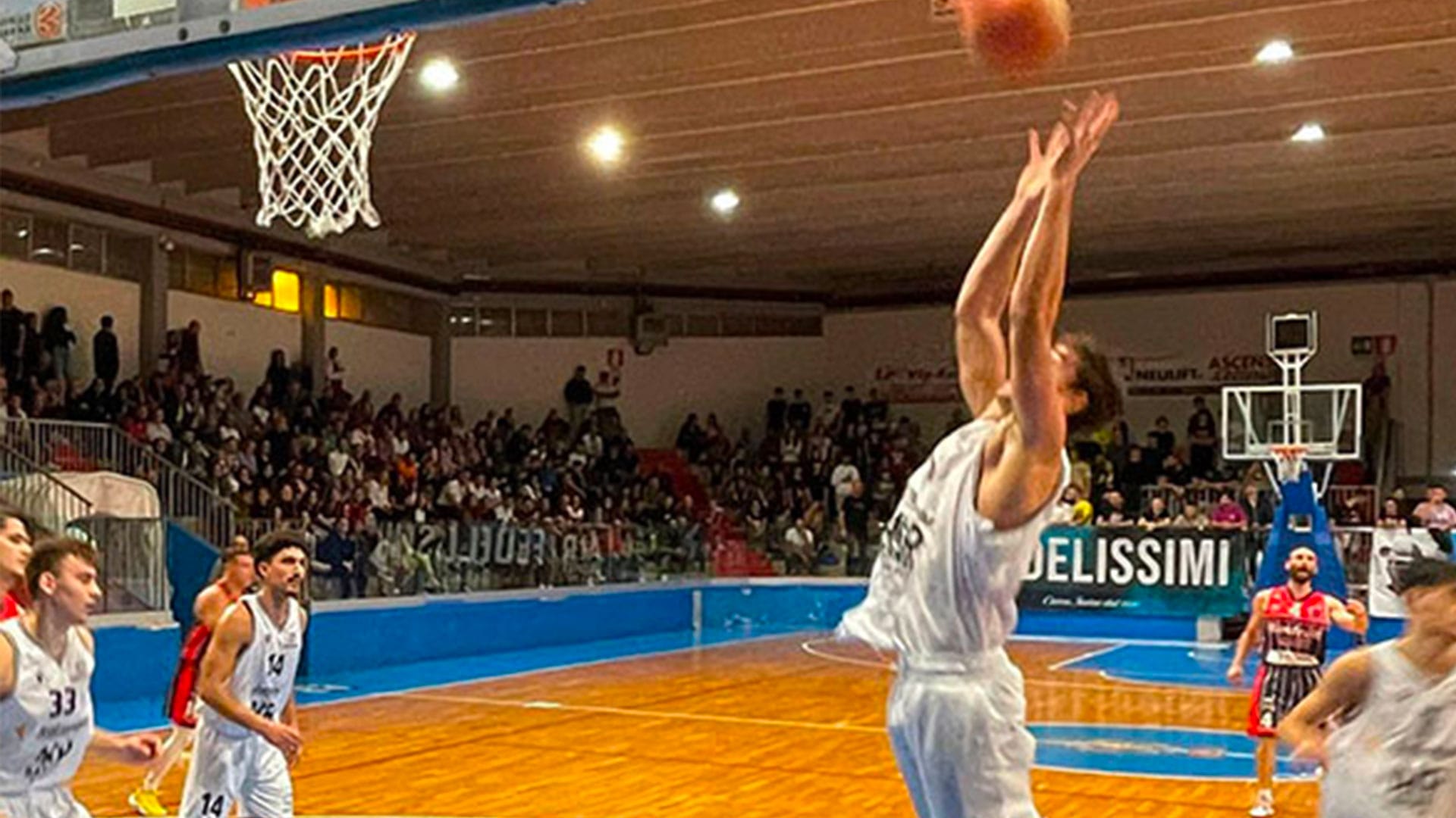 AIR BASKET TERMOLI ABBATTE ANCHE LA TORRE SPES E INFILA IL POKER